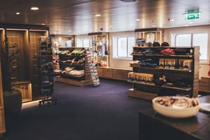 Hurtigruten MS Spitsbergen Shop 1.jpg
